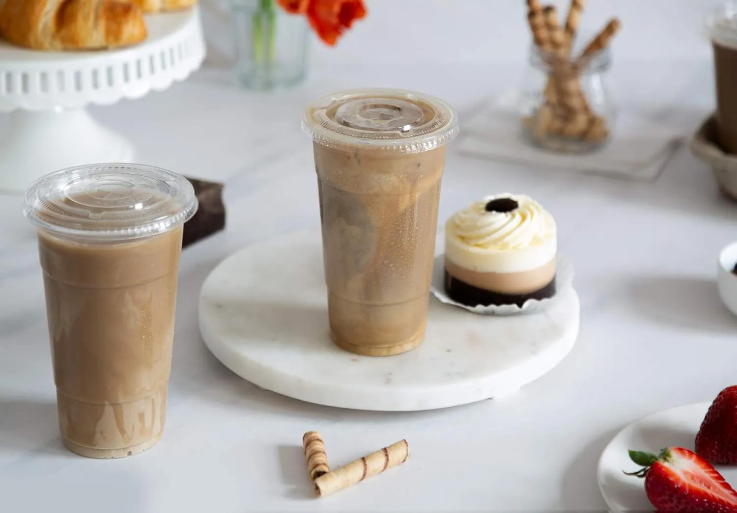 [100 Sets 24 oz. Plastic Cups With Lids, Smoothie Cups, Milkshake Cups