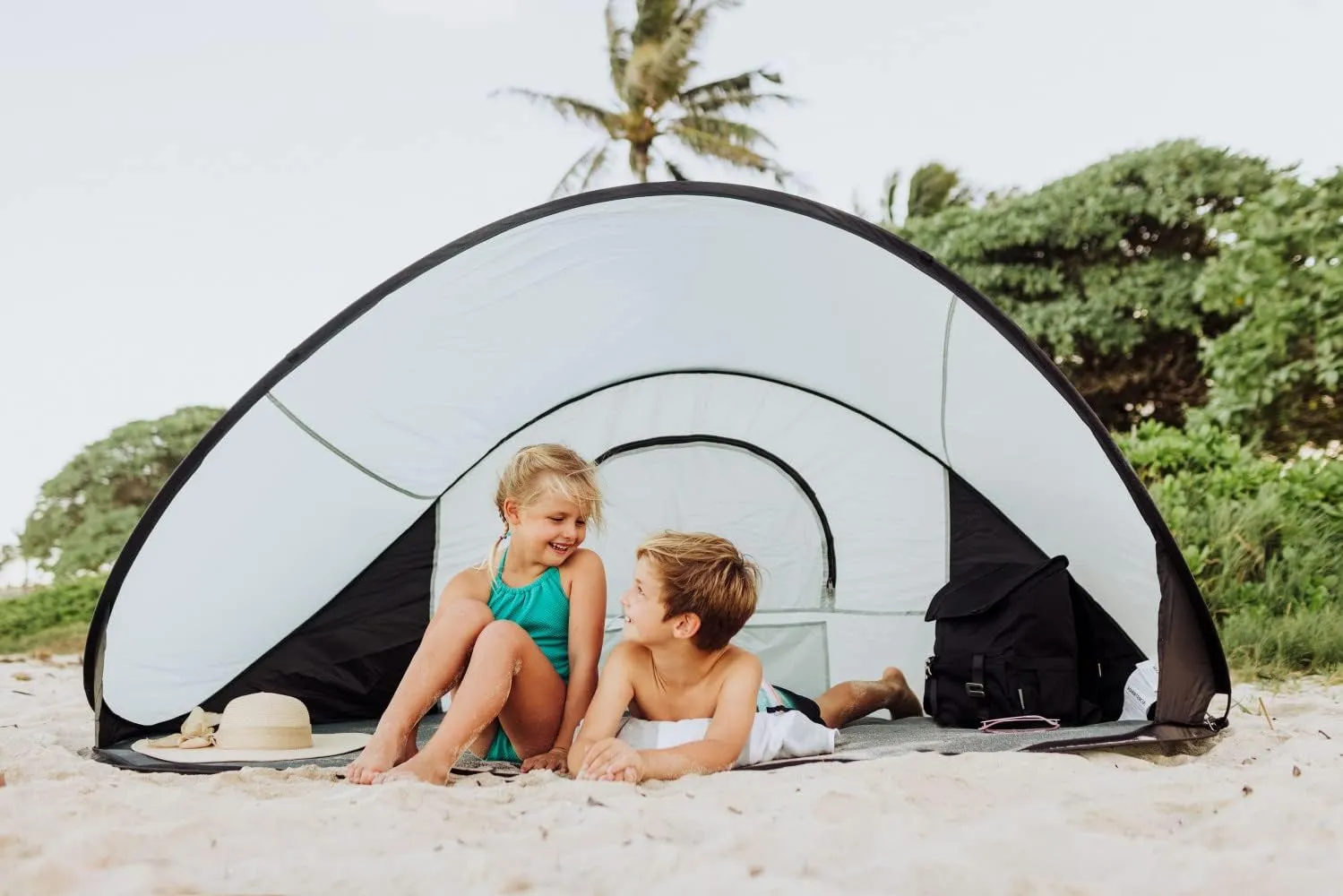PICNIC TIME NCAA Georgia Tech Yellow Jackets Manta Portable Beach Tent, Pop Up Tent, Beach Sun Shelter Pop Up, (Gray with Black Accents)