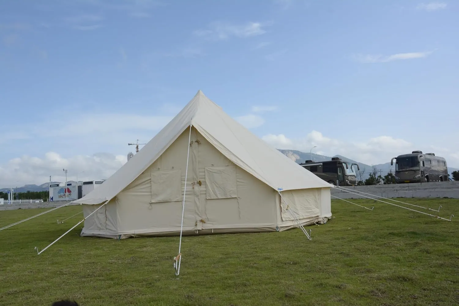 Spacious Canvas Tent for Family Camping, 4 Seasons Waterproof Glamping Tent, 5M Diameter, Outdoor Events, Beige