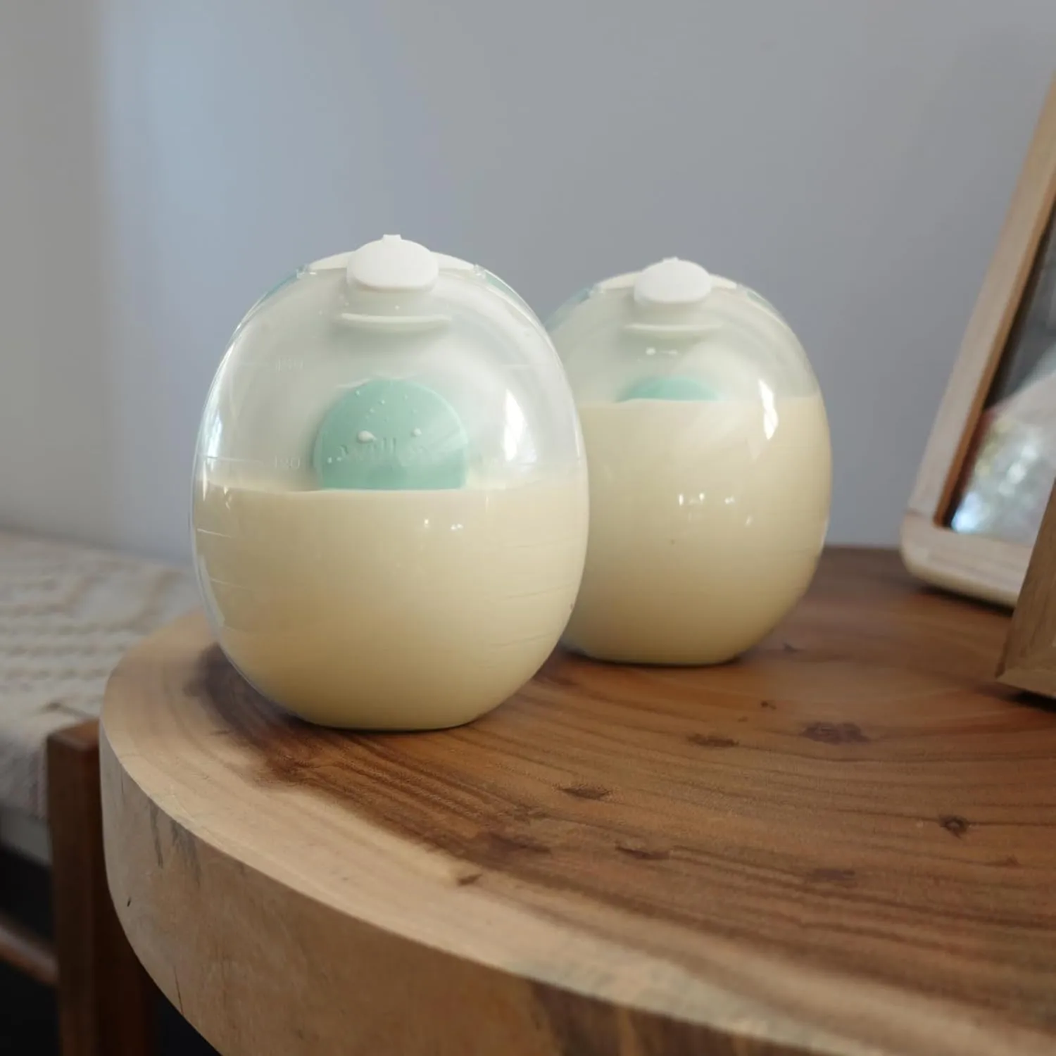 Willow Go - Hands Free Breast Pump - Wearable Breastfeeding Pump - Portable, Electric, Cordless, & 9 Levels of Hospital Grade Suction Strength - Postpartum Essentials - 5oz Reusable Milk Containers